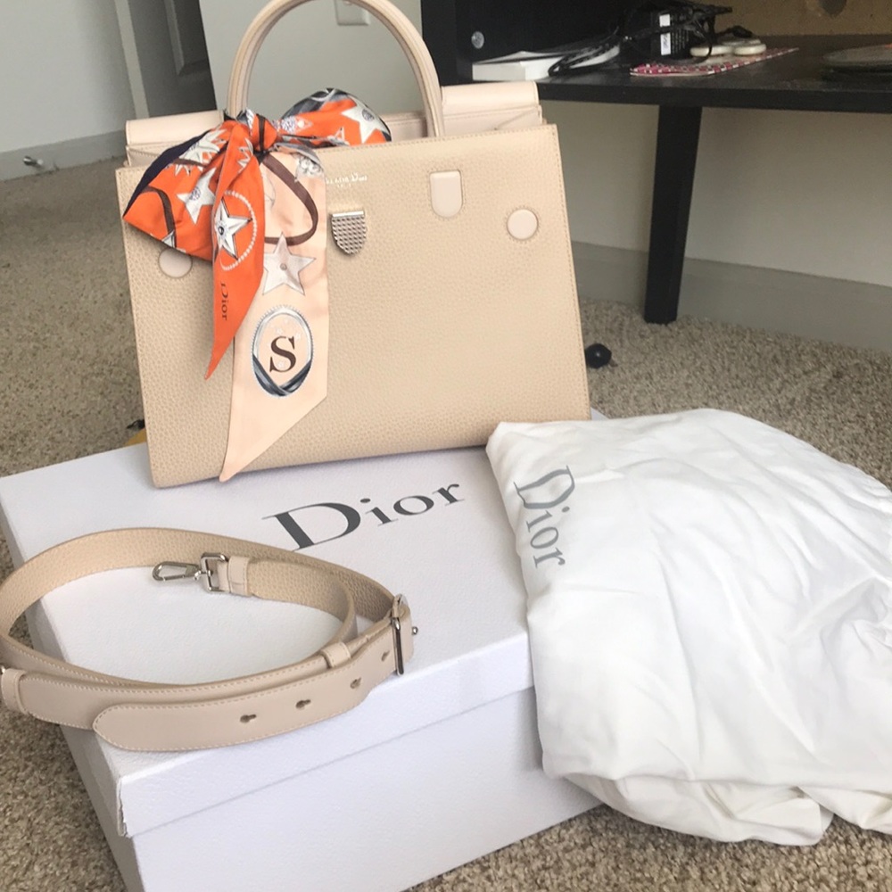 Dior- Diorever Bag in Tapioca Bullcalf Leather❣️❣️